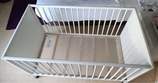 Cuna Ikea con ruedas