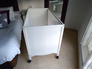 Cuna Ikea con ruedas