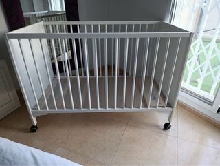 Cuna Ikea con ruedas