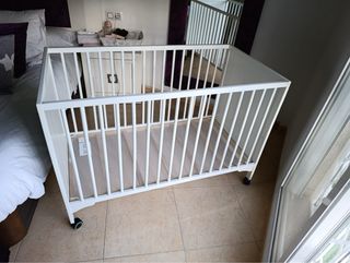 Cuna Ikea con ruedas