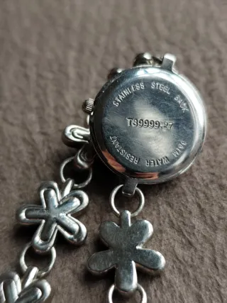 Reloj de color plata Trophy  con brazalete flores