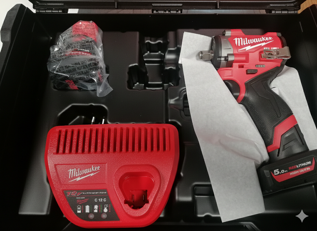 NUEVO: Kit Milwaukee M12 con pistola 745 Nm
