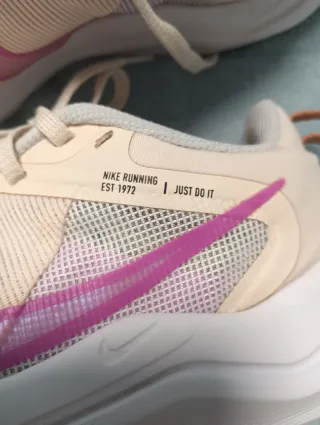 Zapatillas Nike Running Beige y Rosa