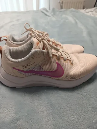 Zapatillas Nike Running Beige y Rosa