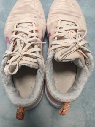 Zapatillas Nike Running Beige y Rosa