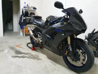 Yamaha R6 Negra