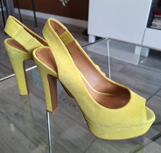 Zapatos Zara tacón amarillo talla 36