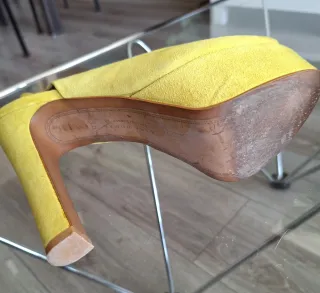 Zapatos Zara tacón amarillo talla 36