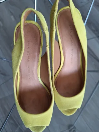 Zapatos Zara tacón amarillo talla 36