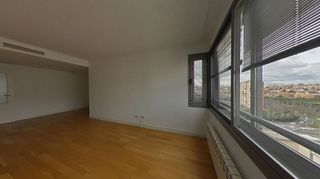 Piso en venta en San Juan Bautista en Madrid