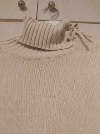 Jersey cuello alto beige. Algodón, muy agradable