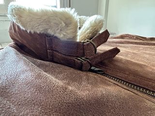 Chaqueta de ante forrada de borrego