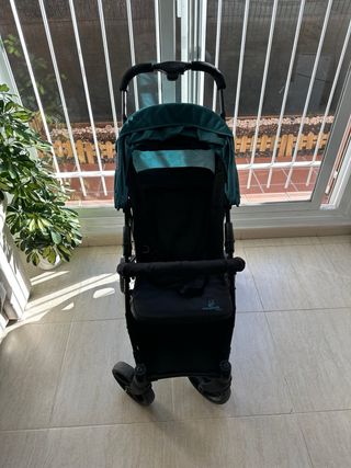 Carrito de bebé verde