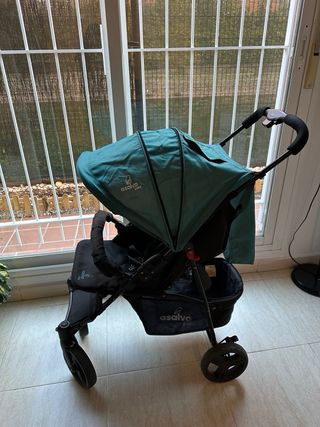 Carrito de bebé verde