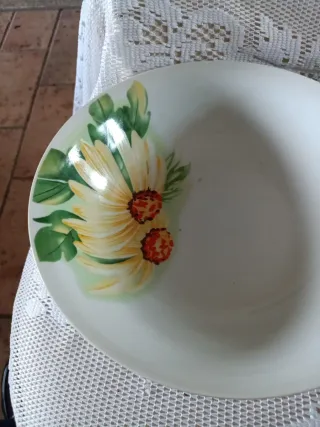 Ciotola e 4 piatti decorati