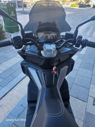 Aprilia SRGT 200 Scooter Negra/Gris