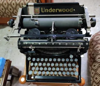 Máquina de escribir Underwood antigua