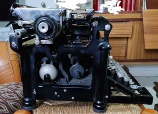 Máquina de escribir Underwood antigua
