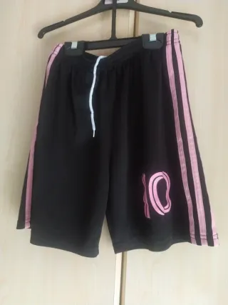 Pantalones cortos negros con rayas rosas