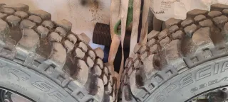 4 Llantas desplazadas y 5 ruedas 235/85/16