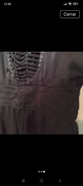 Vestido corto negro satinado