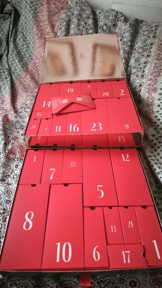 Caja Primor 25 momentos de belleza vacía