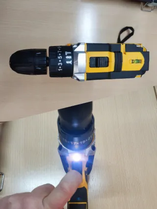 Taladro Percutor Bateria + Maletín con Herramienta