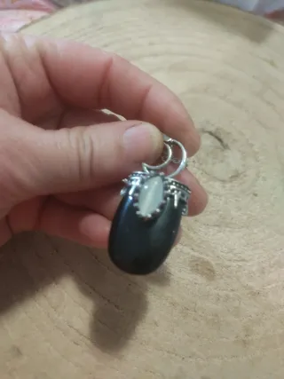 Collana con pietra nera e opale