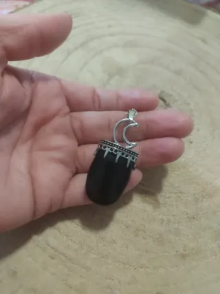 Collana con pietra nera e opale