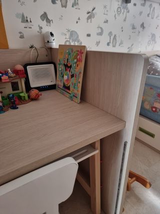 Escritorio infantil de madera