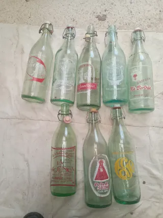 Lotto di 8 Vecchie Bottiglie di Gassosa