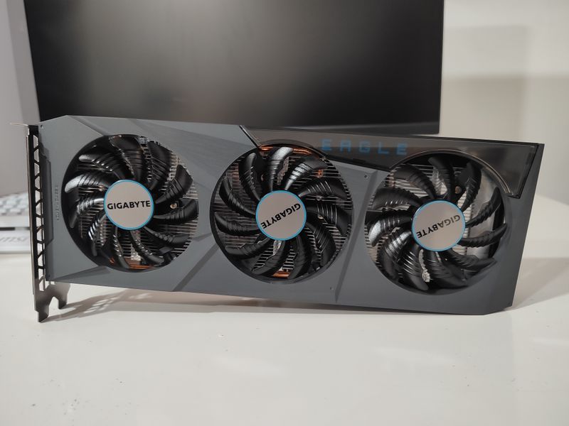 Tarjeta Gráfica Gigabyte AMD Radeon RX 6600 EAGLE