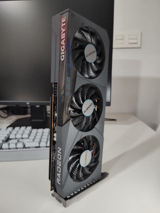 Tarjeta Gráfica Gigabyte AMD Radeon RX 6600 EAGLE