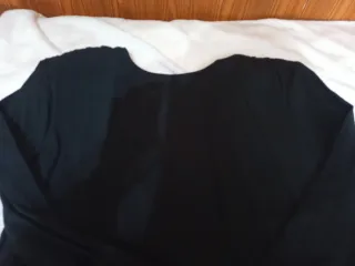 Vestido negro con hombreras y forro