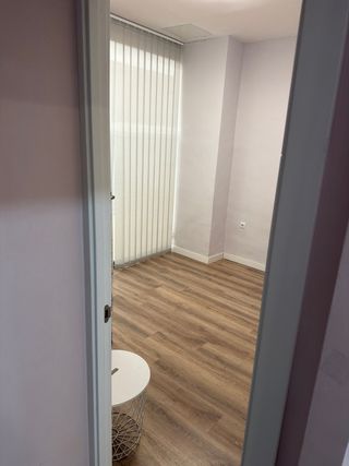 Alquilo cabina en centro comercial Fuenlabrada 2