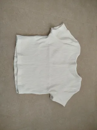 Top blanco de canalé manga corta