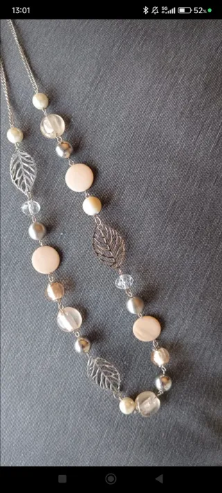 Collar hojas plateado y perlas