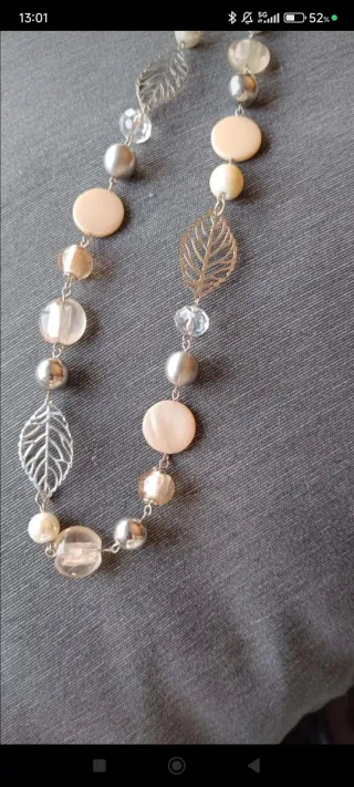 Collar hojas plateado y perlas