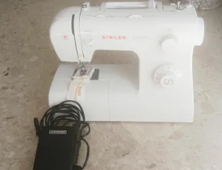 Máquina de coser Singer 2282