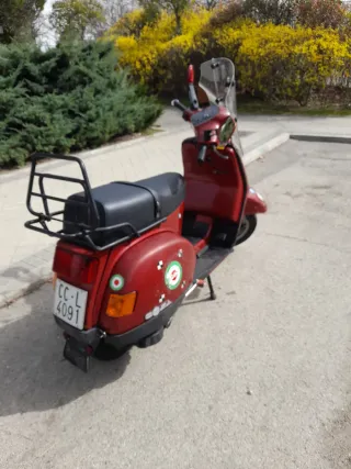 Vespa Cosa 200 Roja