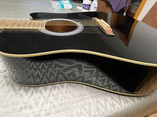Guitarra Acústica Negra Nueva con funda incluída