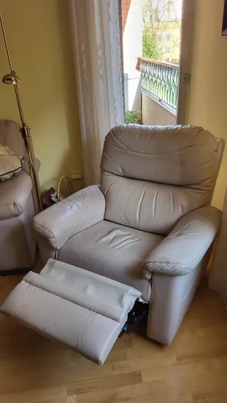 Sofá 3 plazas + Butaca reclinable piel beige