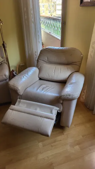 Sofá 3 plazas + Butaca reclinable piel beige