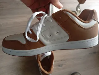 Zapatillas DC Shoes Marrones y Blancas