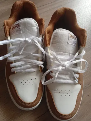 Zapatillas DC Shoes Marrones y Blancas