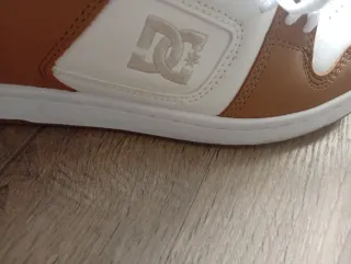 Zapatillas DC Shoes Marrones y Blancas
