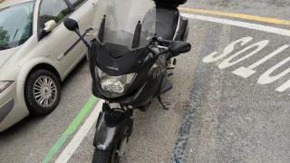 Honda Deauville 700 Negra