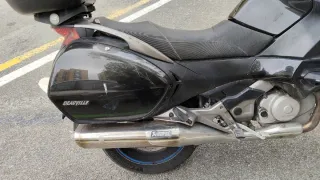 Honda Deauville 700 Negra