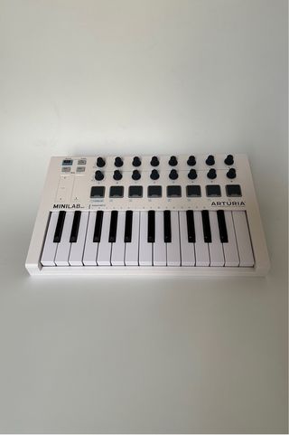 Arturia Minilab MK2 Controladora MIDI Blanca