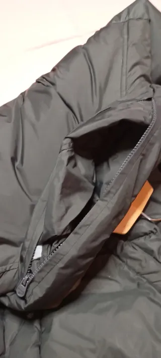 Plumas Pepe Jeans negro y gris.